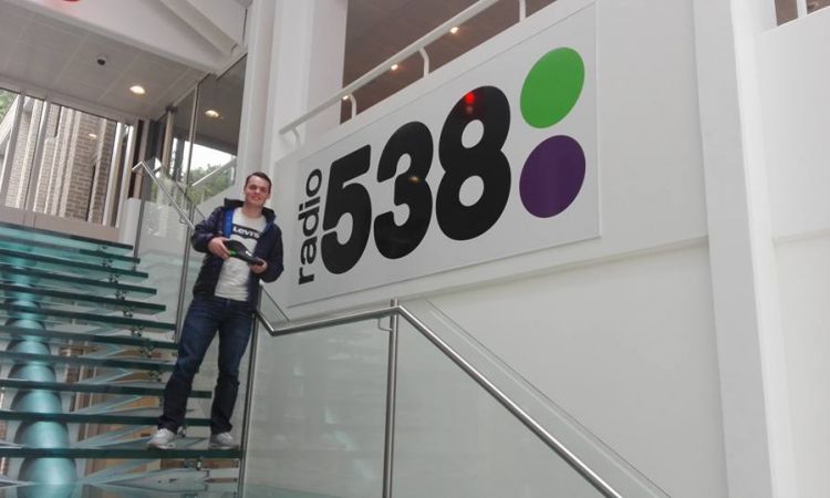 Thijs wint nieuwe Custom schoenen via Radio 538